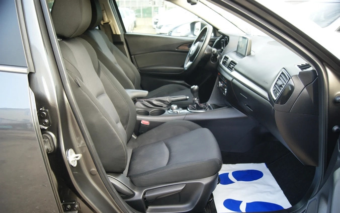 Mazda 3 cena 51900 przebieg: 105000, rok produkcji 2017 z Szczecin małe 781